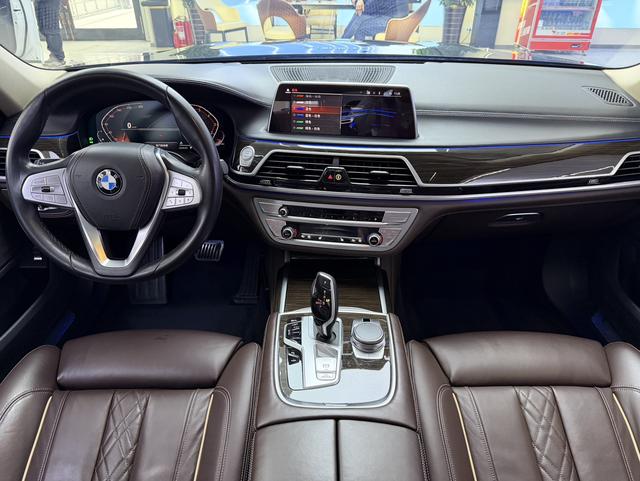 BMW 7 серии 2019 thumb 2