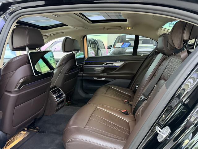 BMW 7 серии 2019 thumb 4