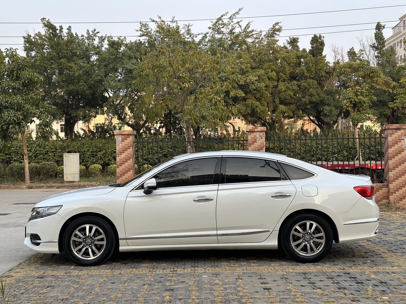 Honda Accord 2017 thumb 2