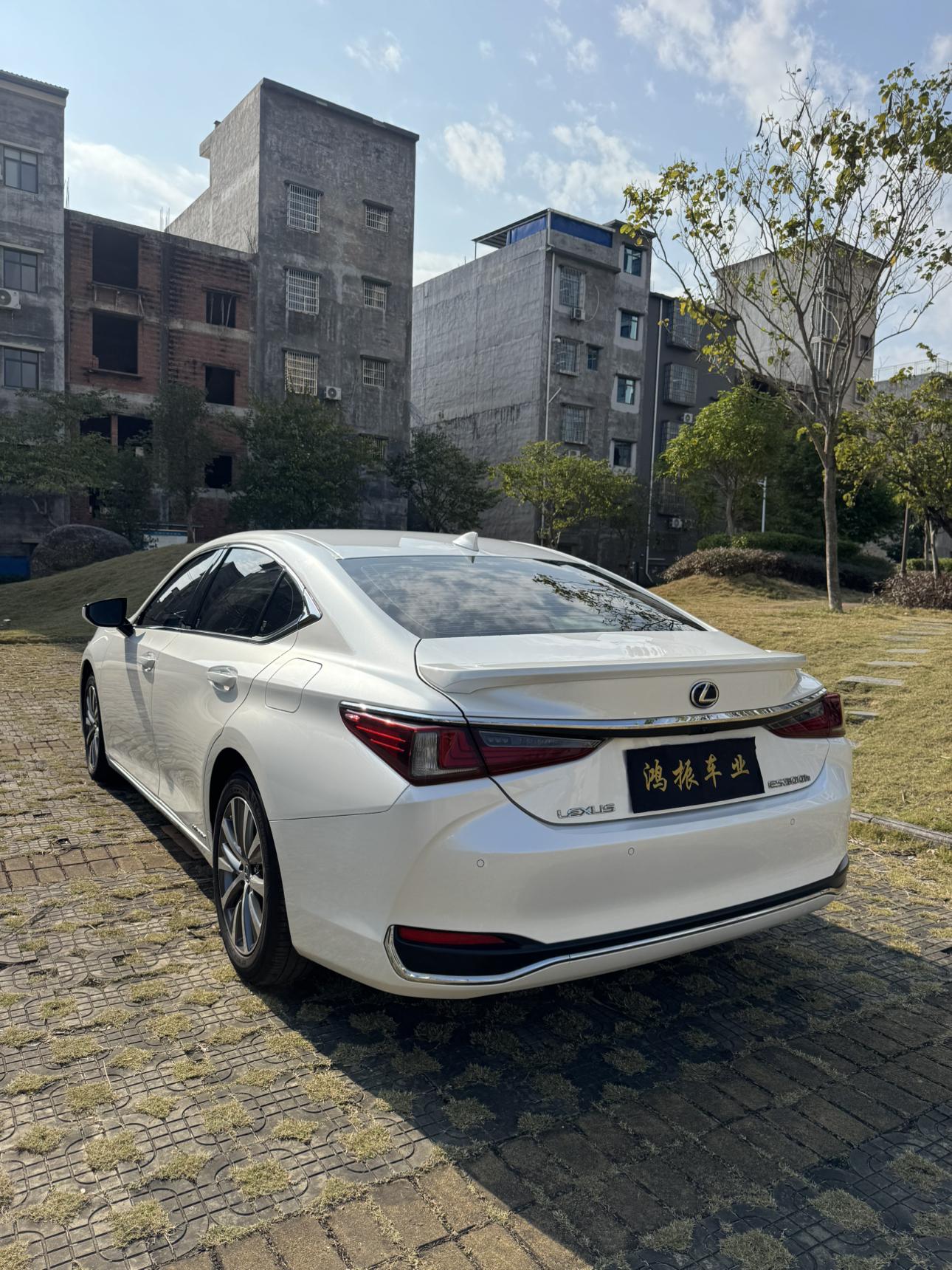 Lexus ES 2020 thumb 2