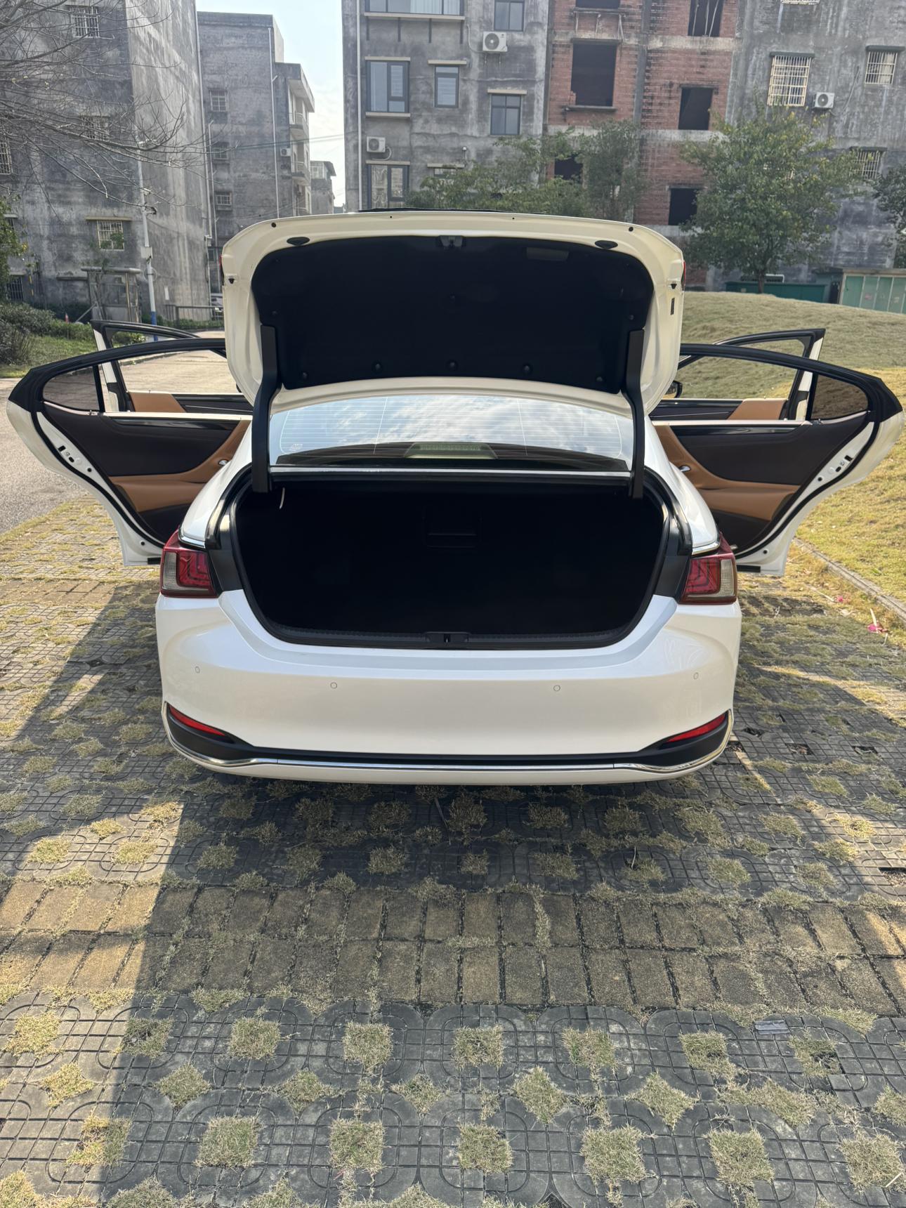 Lexus ES 2020 thumb 3