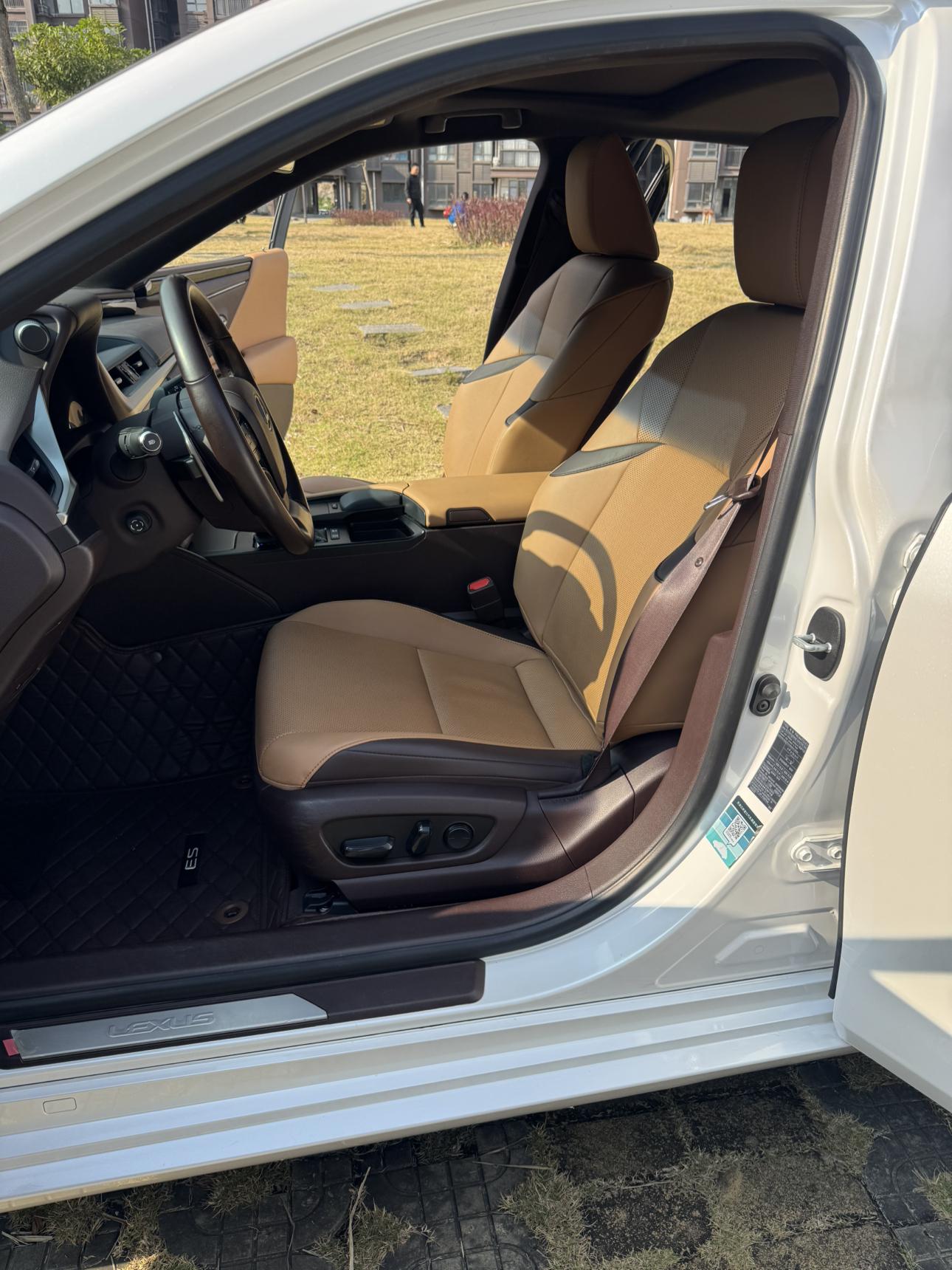 Lexus ES 2020 thumb 11