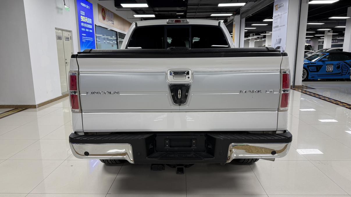 Lincoln Continental 2013 thumb 4