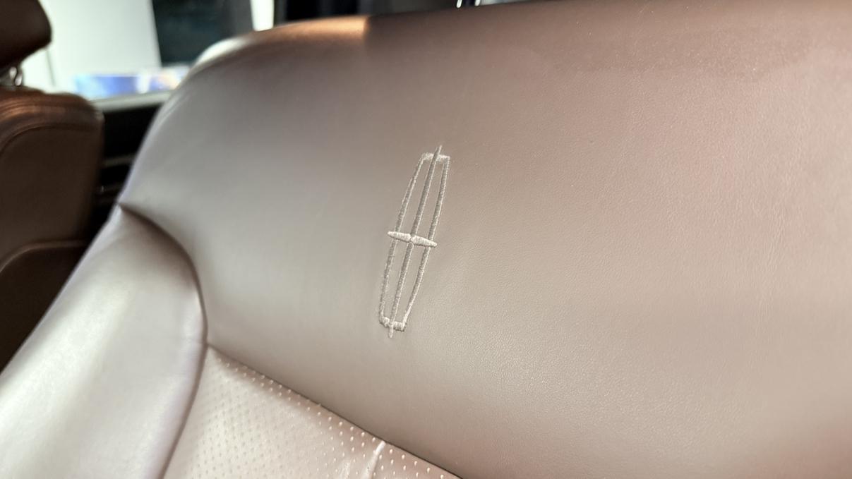 Lincoln Continental 2013 thumb 8