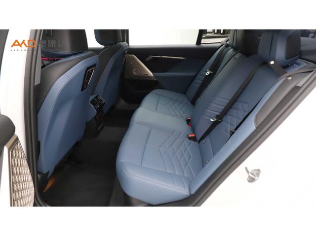 BMW 5 серии 2024 thumb 4