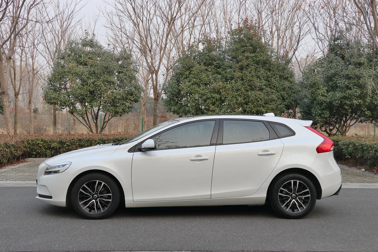 Volvo V40 2018 thumb 2