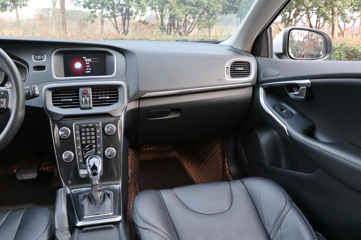 Volvo V40 2018 thumb 8