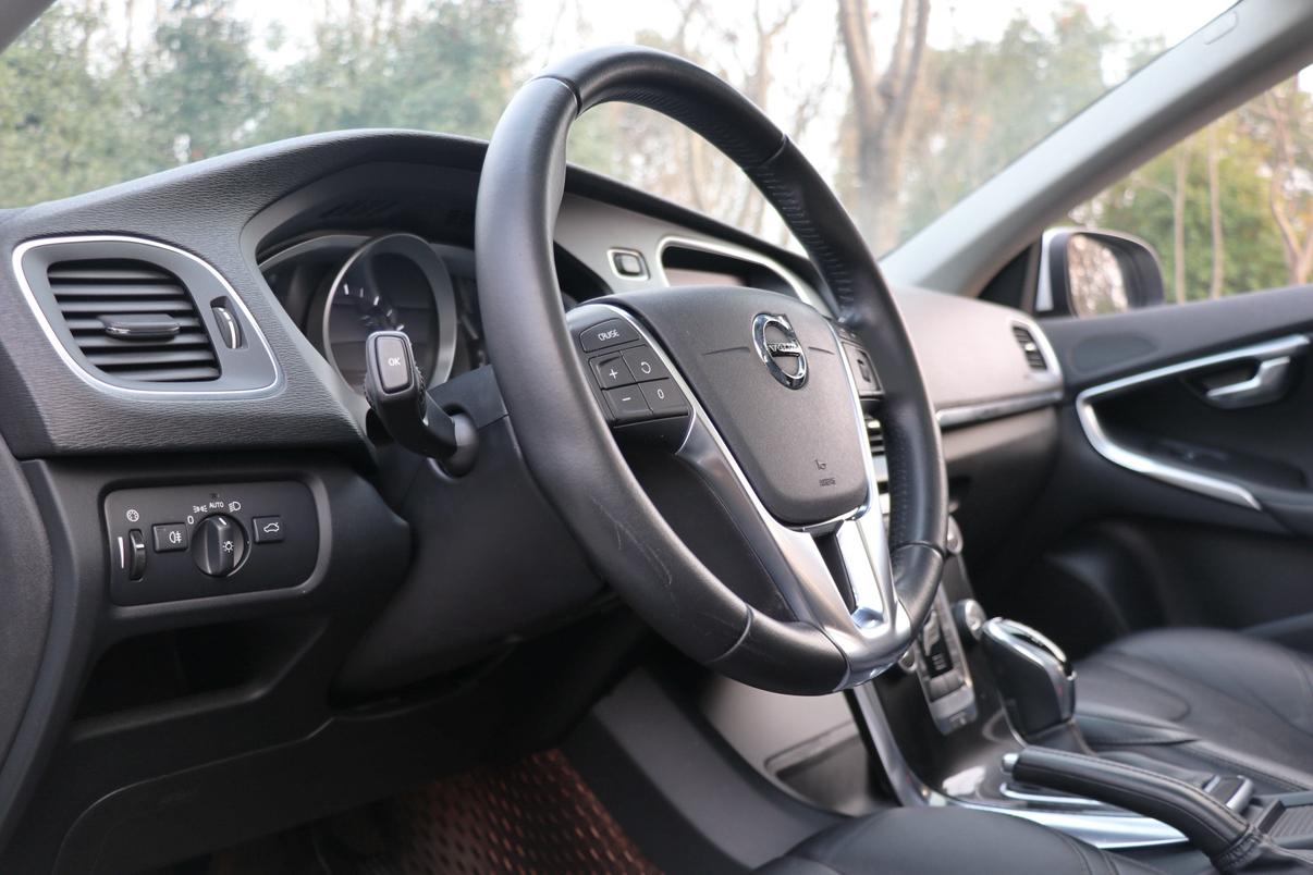 Volvo V40 2018 thumb 12