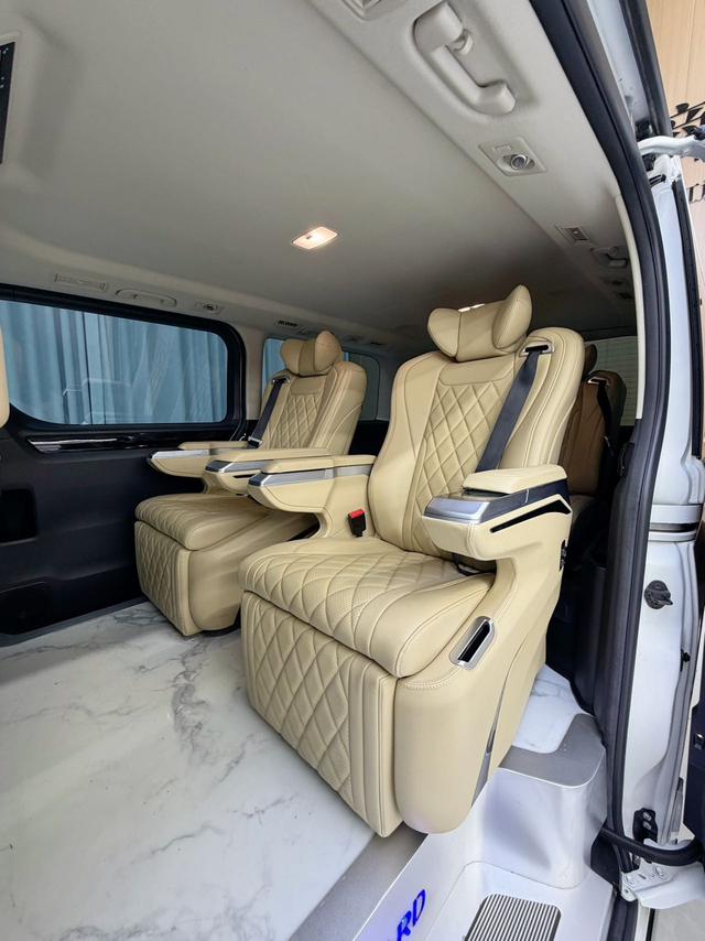 Toyota Granvia 2023 thumb 9