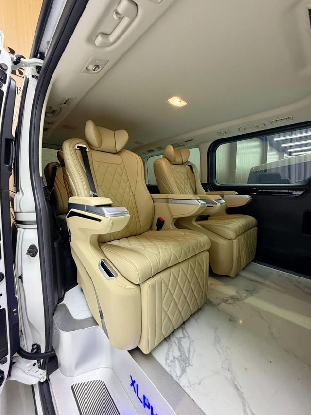 Toyota Granvia 2023 thumb 10