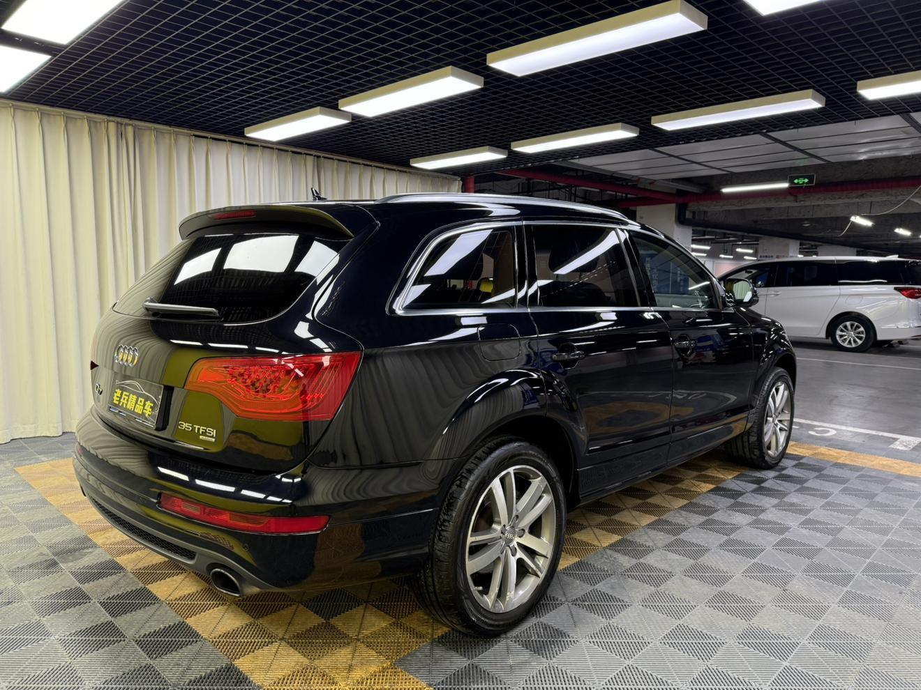 Audi Q7 2014 thumb 4