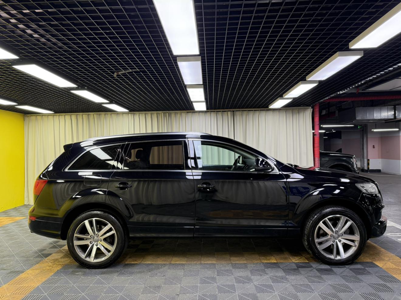 Audi Q7 2014 thumb 5