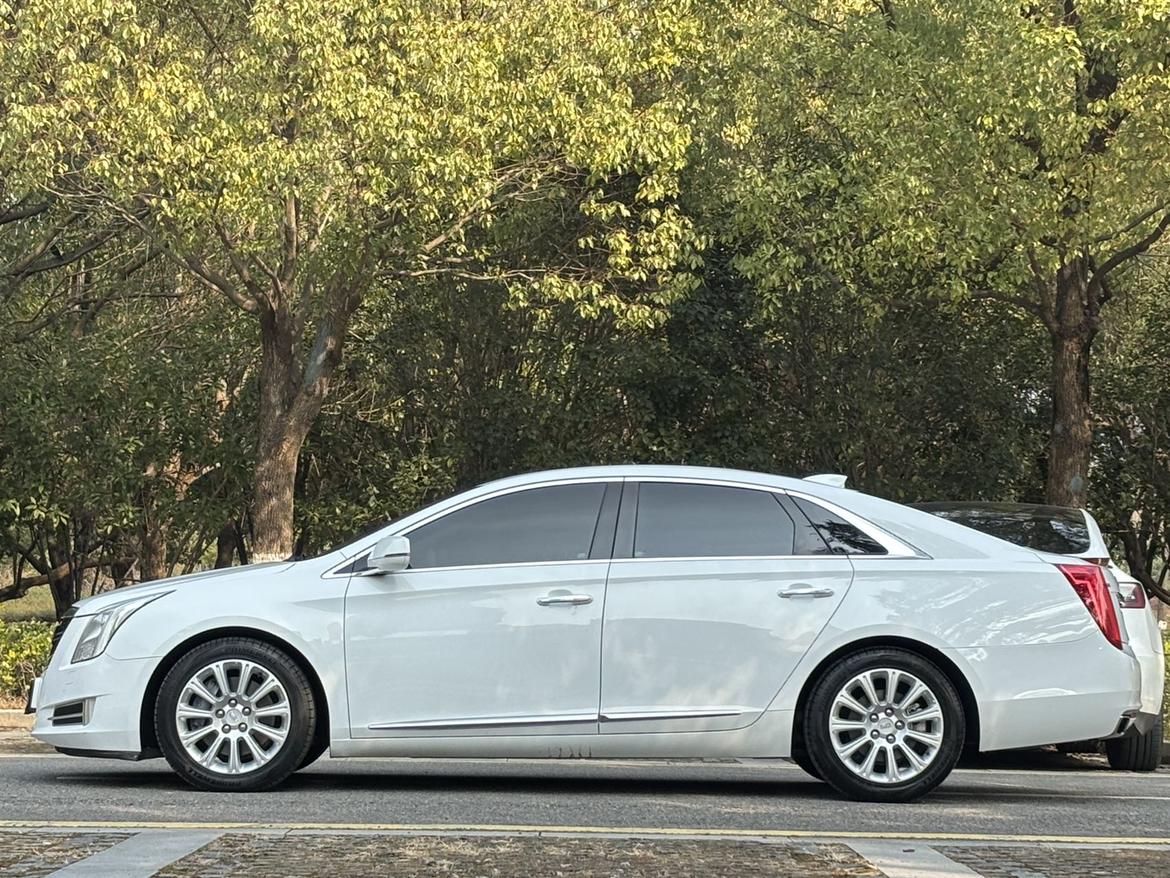 Cadillac XTS 2017 thumb 2