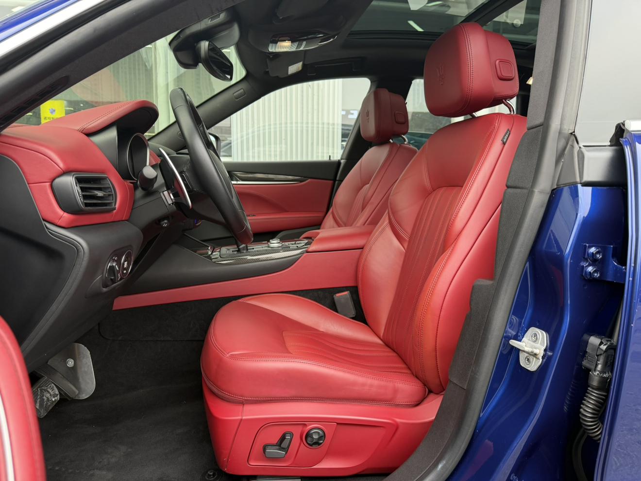 Maserati Levante 2017 thumb 12