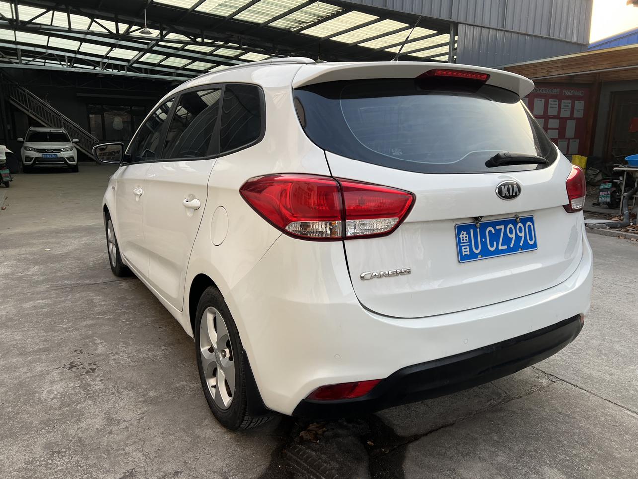 Kia Carnival 2017 thumb 2