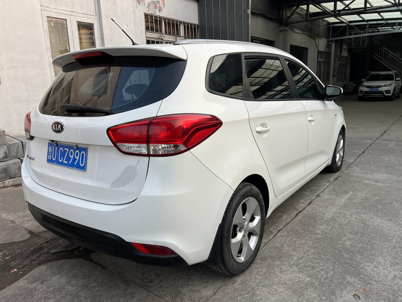 Kia Carnival 2017 thumb 4