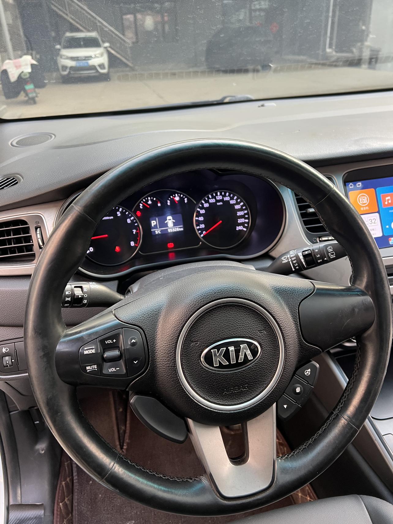Kia Carnival 2017 thumb 5