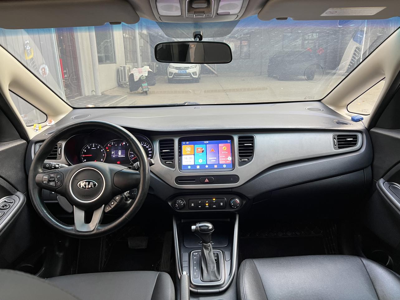 Kia Carnival 2017 thumb 9