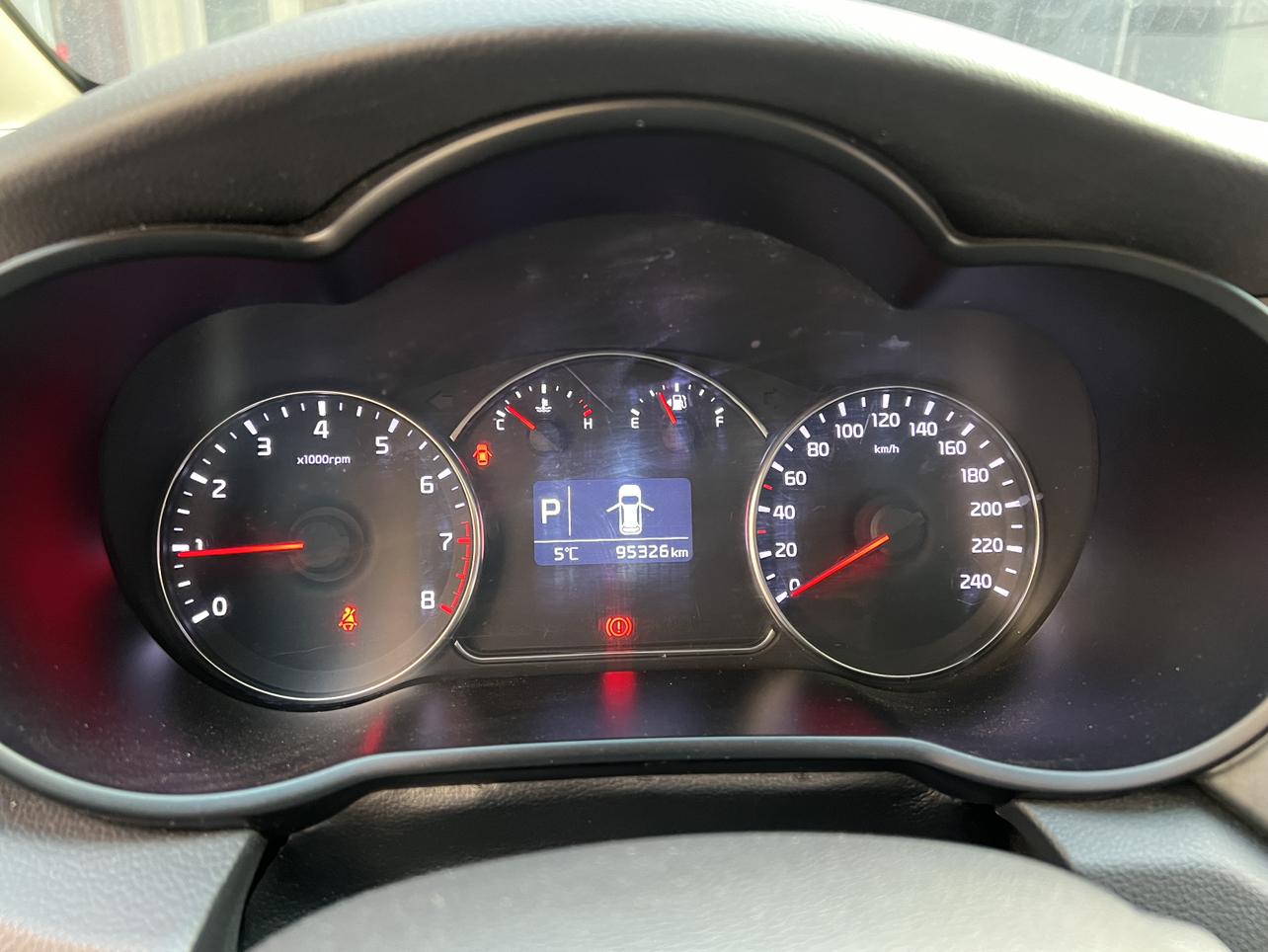 Kia Carnival 2017 thumb 10