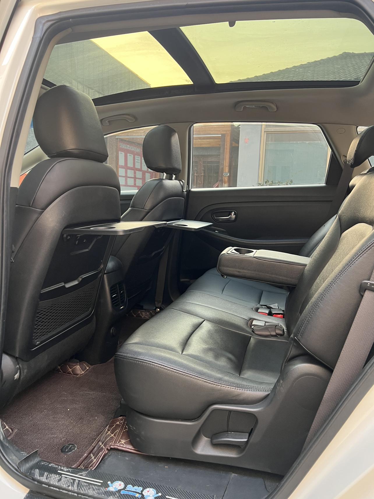 Kia Carnival 2017 thumb 11