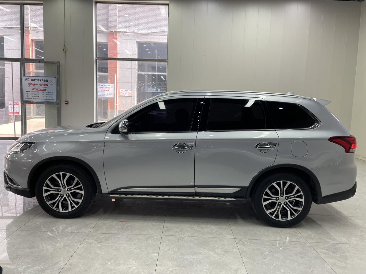 Mitsubishi Outlander 2016 thumb 2