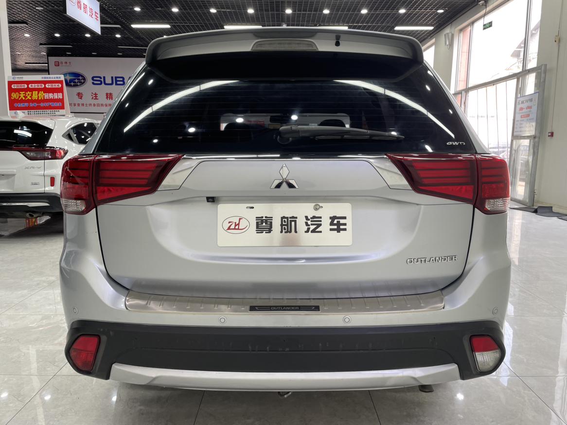 Mitsubishi Outlander 2016 thumb 3