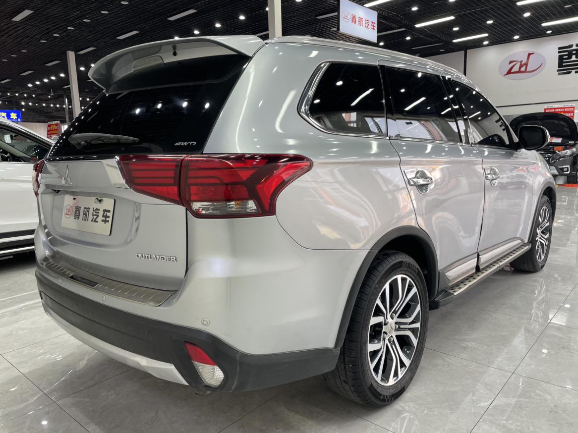 Mitsubishi Outlander 2016 thumb 4