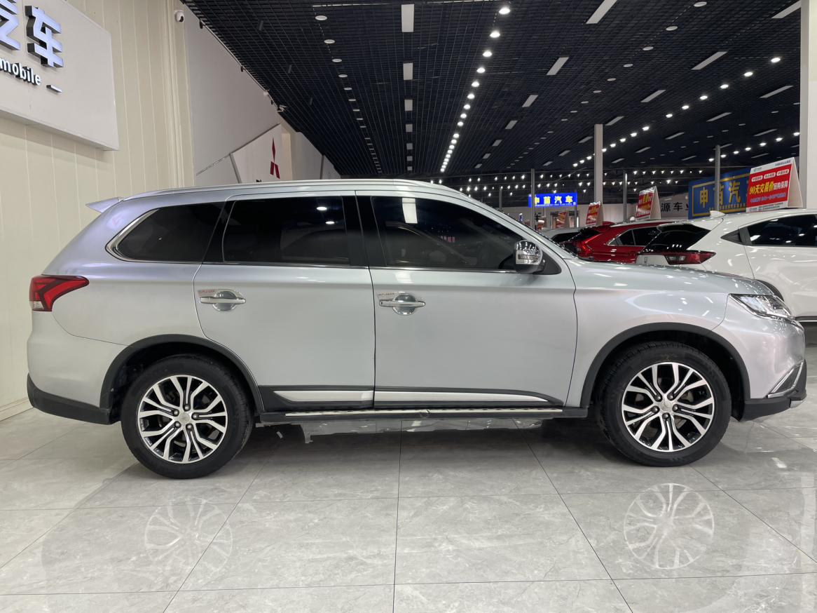 Mitsubishi Outlander 2016 thumb 5
