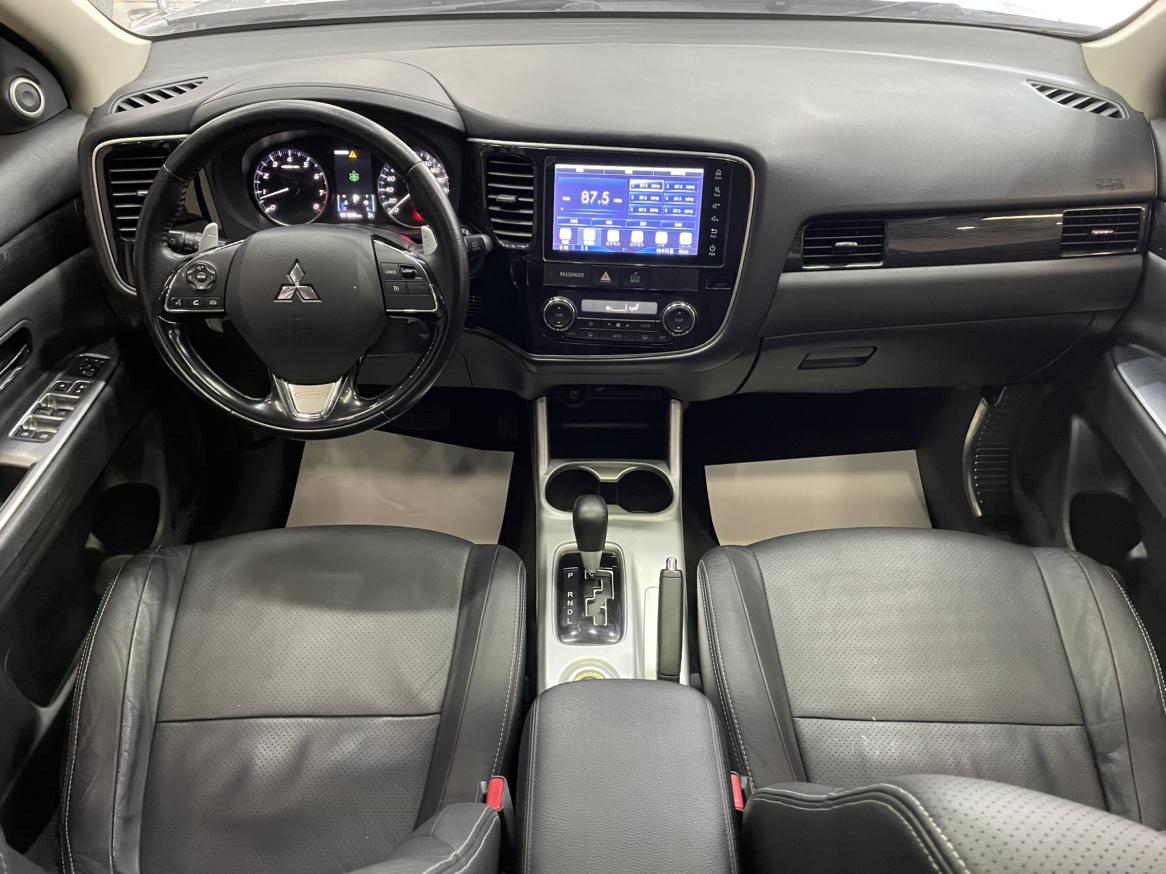 Mitsubishi Outlander 2016 thumb 6