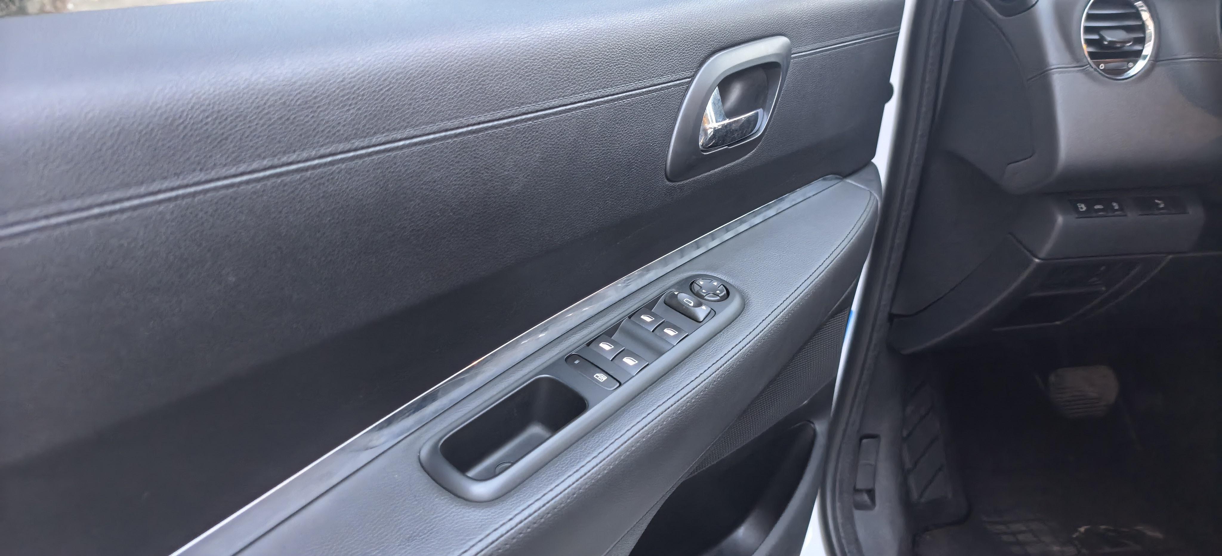 Peugeot 3008 2016 thumb 10