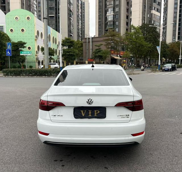 Volkswagen Sagitar 2021 thumb 2