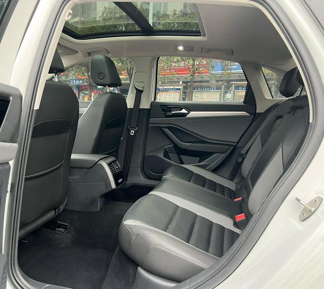 Volkswagen Sagitar 2021 thumb 5