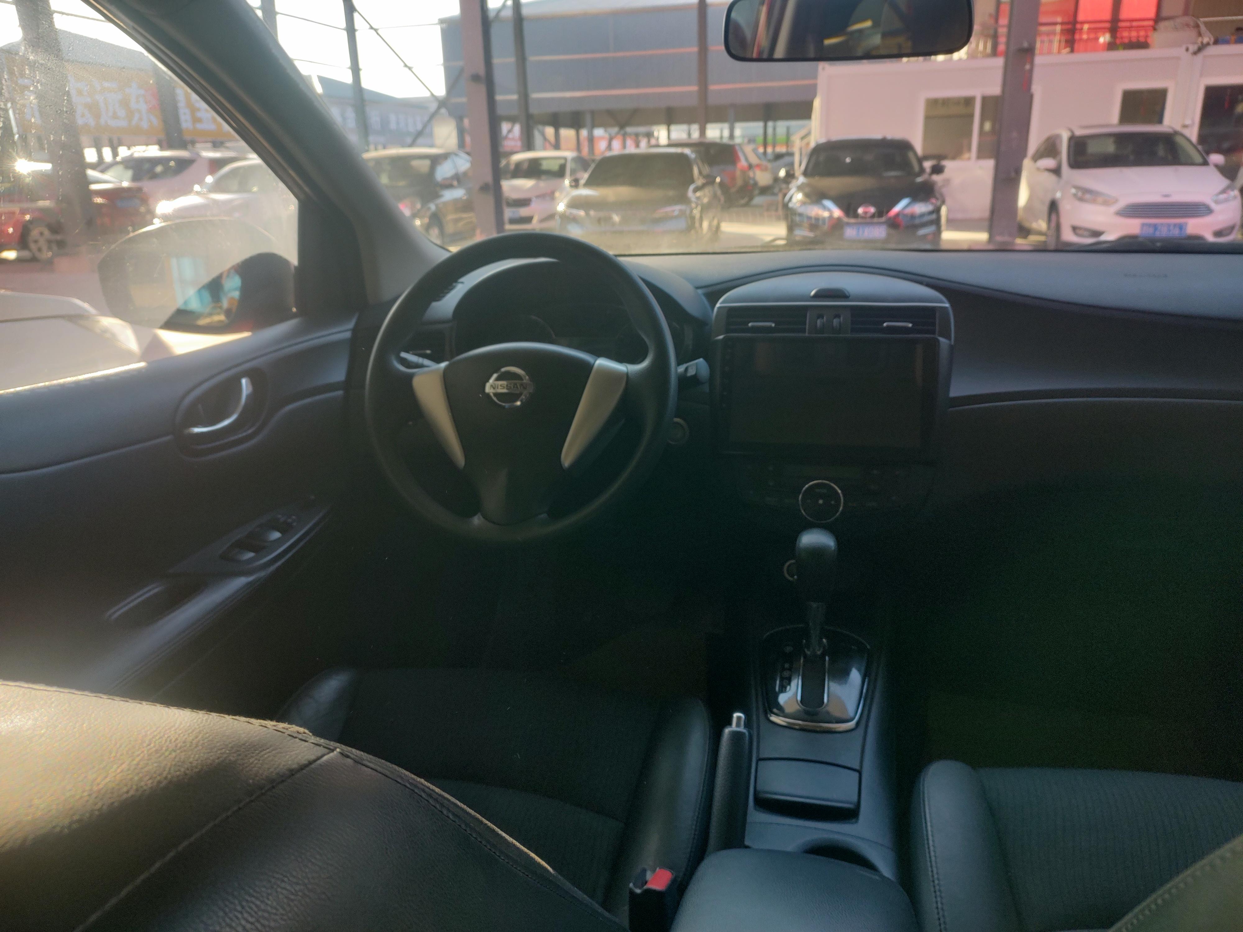 Nissan Tiida 2013 thumb 7