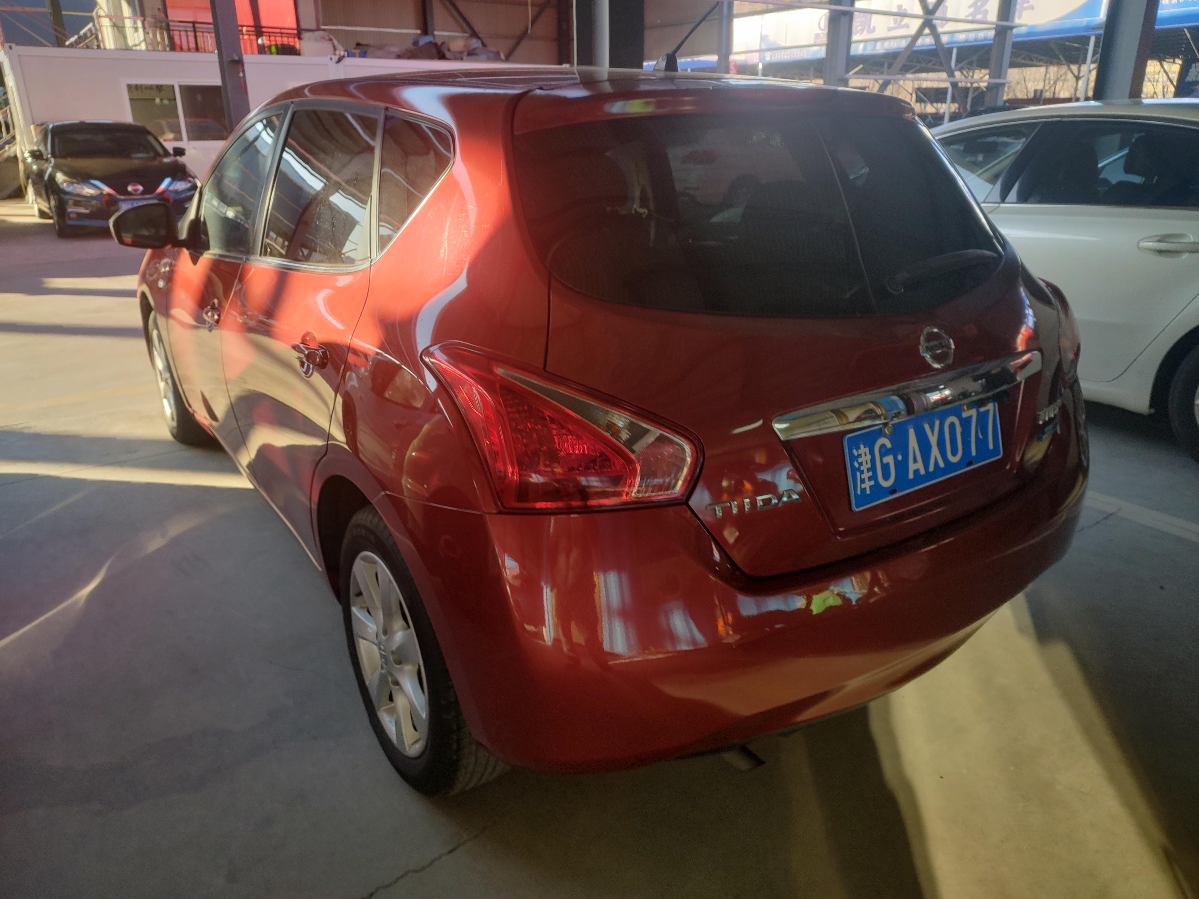 Nissan Tiida 2013 thumb 11
