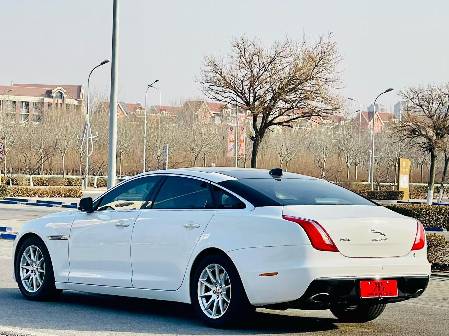 Jaguar XJ 2017 thumb 3