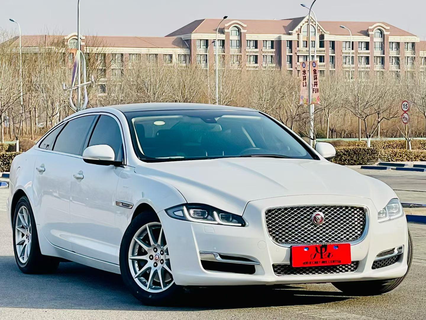 Jaguar XJ 2017 thumb 9