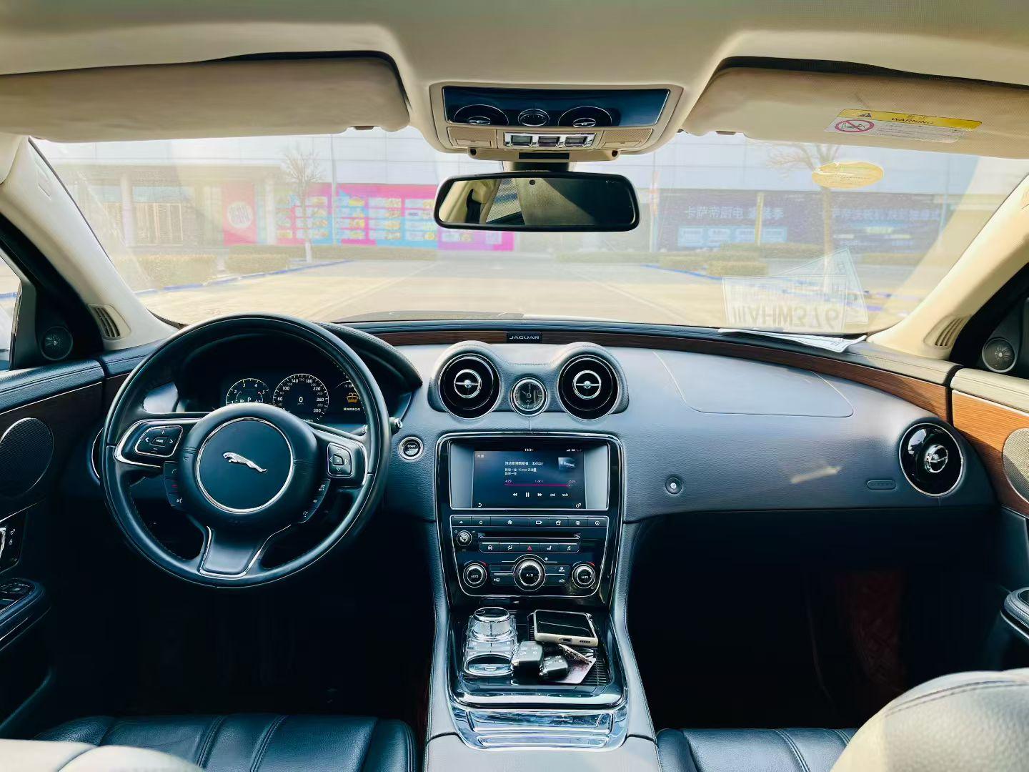 Jaguar XJ 2017 thumb 10