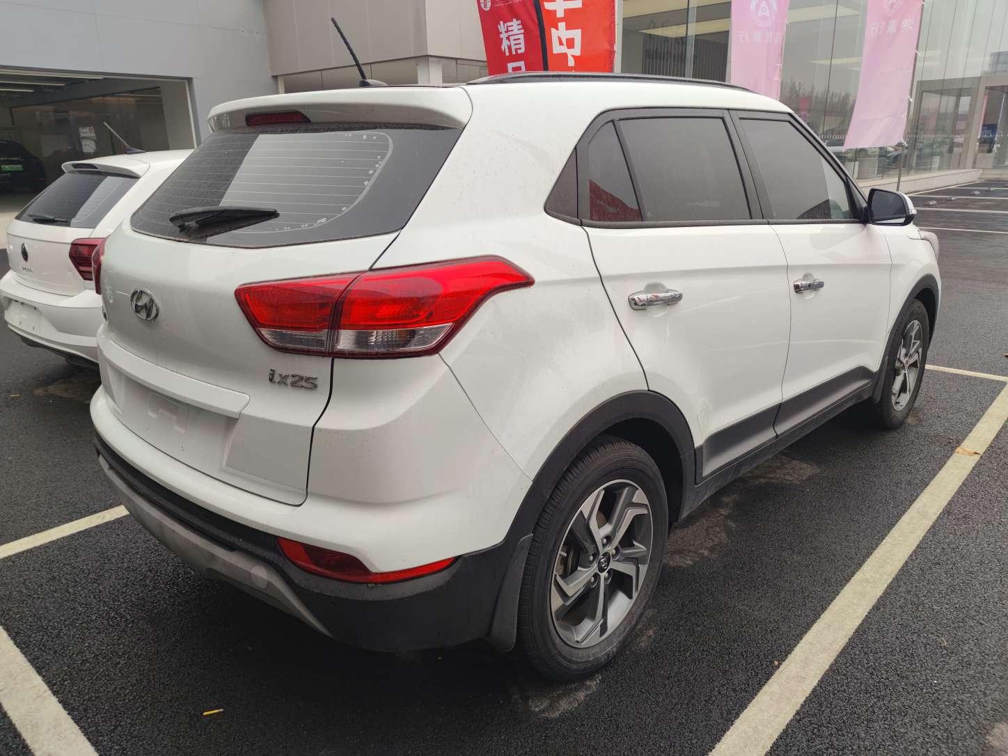 Hyundai ix25 2018 thumb 2