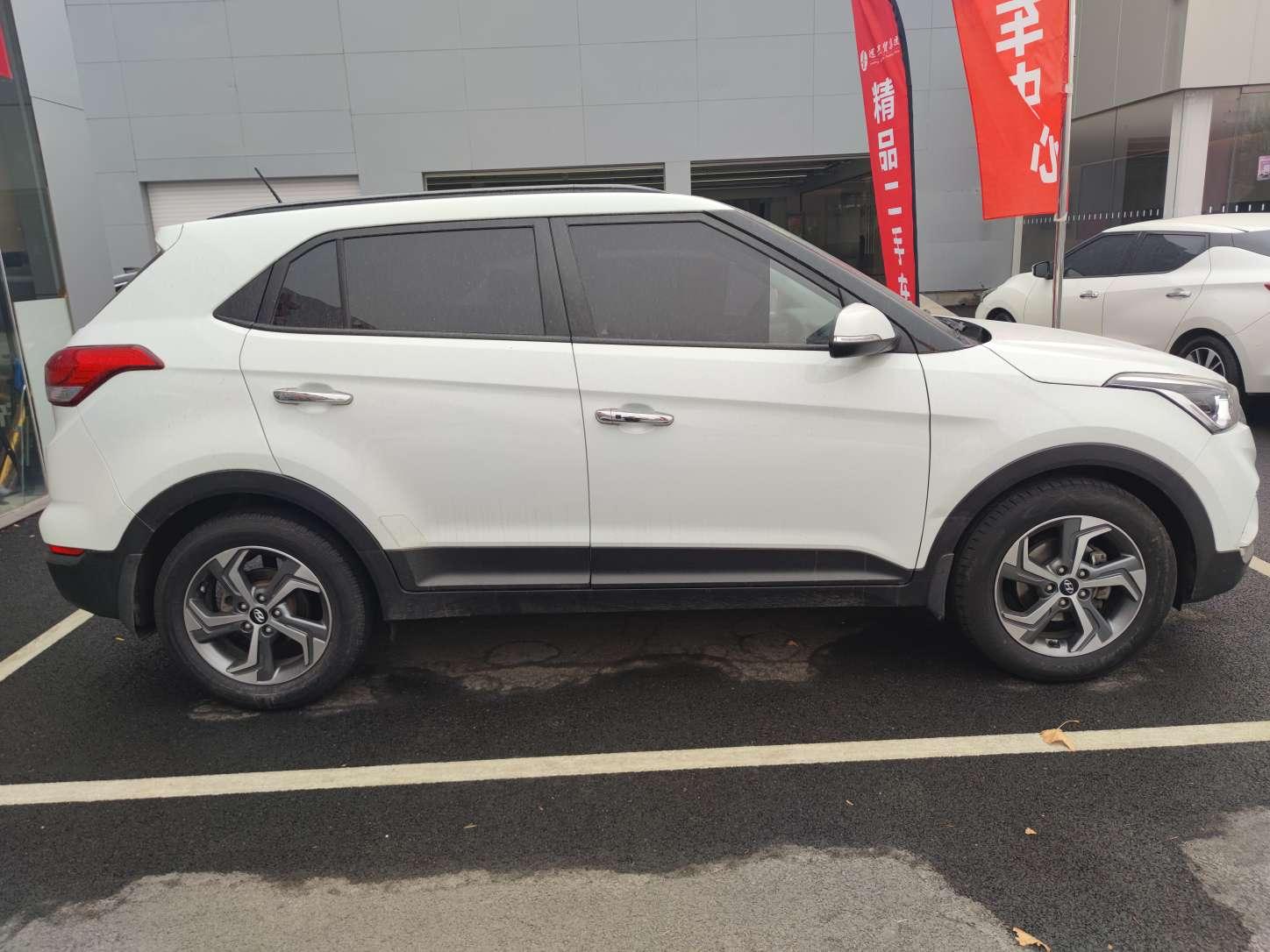 Hyundai ix25 2018 thumb 3