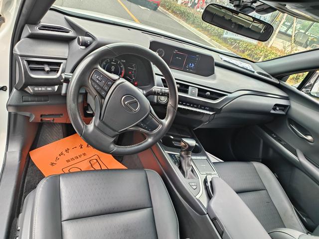 Lexus UX 2020 thumb 5