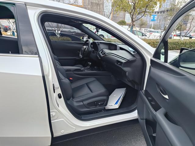Lexus UX 2020 thumb 12