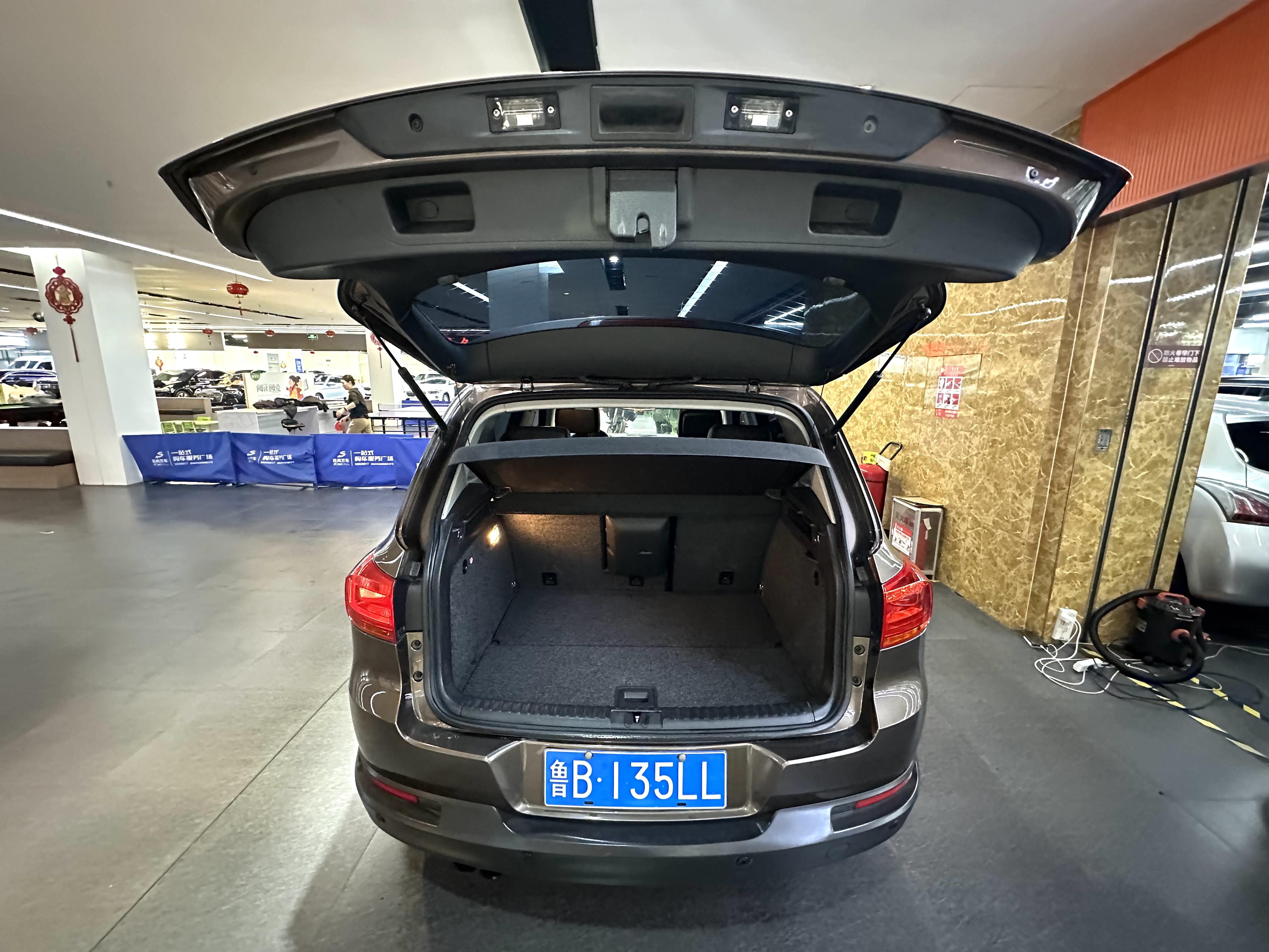 Volkswagen Tiguan 2012 thumb 12