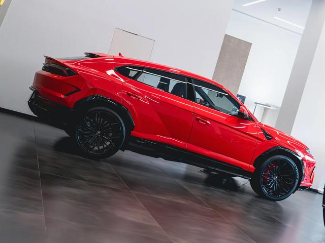 Lamborghini Urus SE 2025 thumb 2