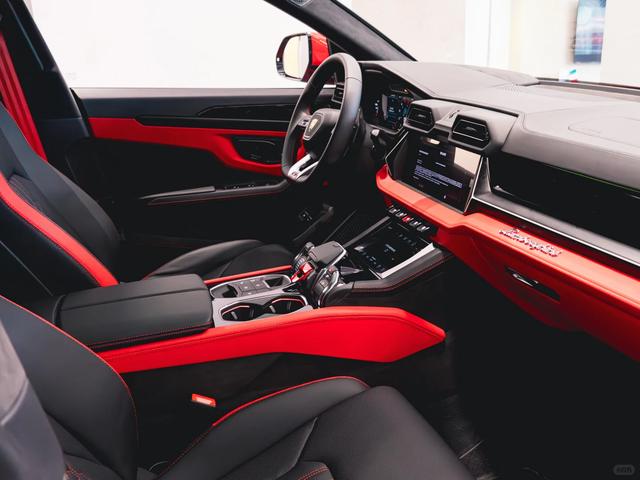 Lamborghini Urus SE 2025 thumb 3