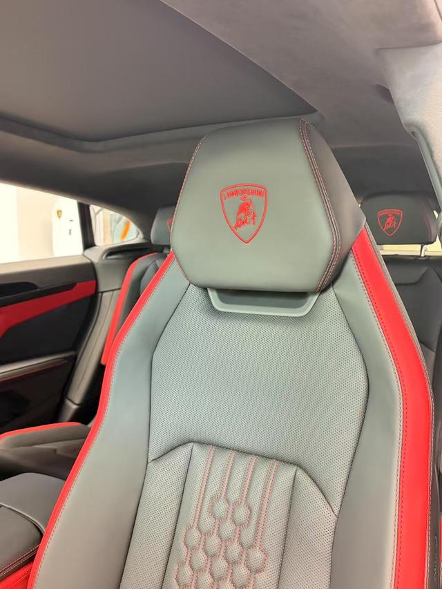 Lamborghini Urus SE 2025 thumb 7