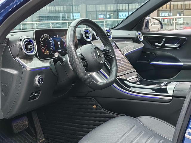 Mercedes-Benz C-Class 2024 thumb 6
