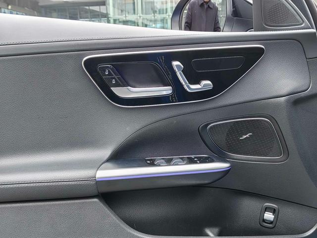 Mercedes-Benz C-Class 2024 thumb 7
