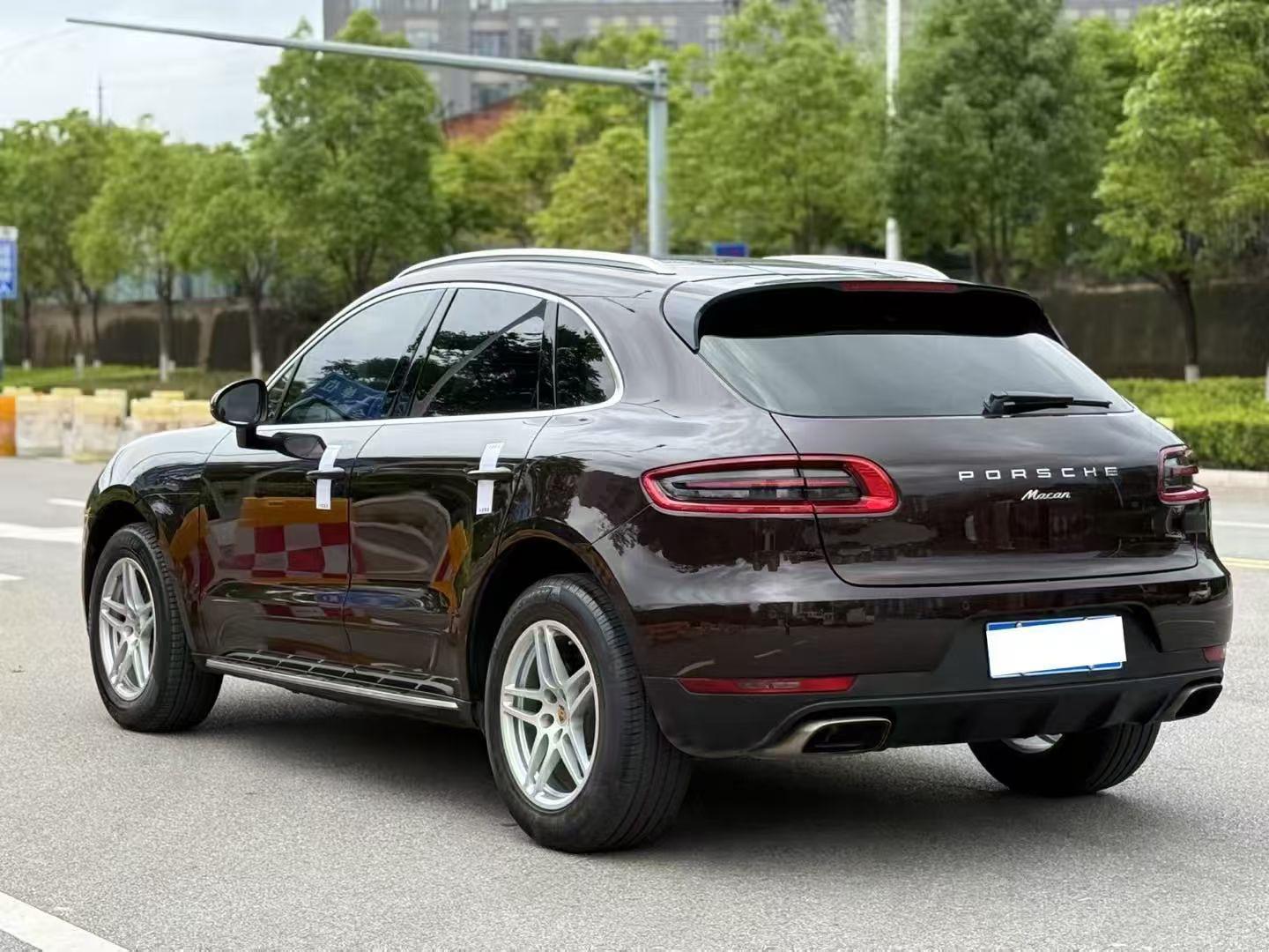 Porsche Macan 2016 thumb 2