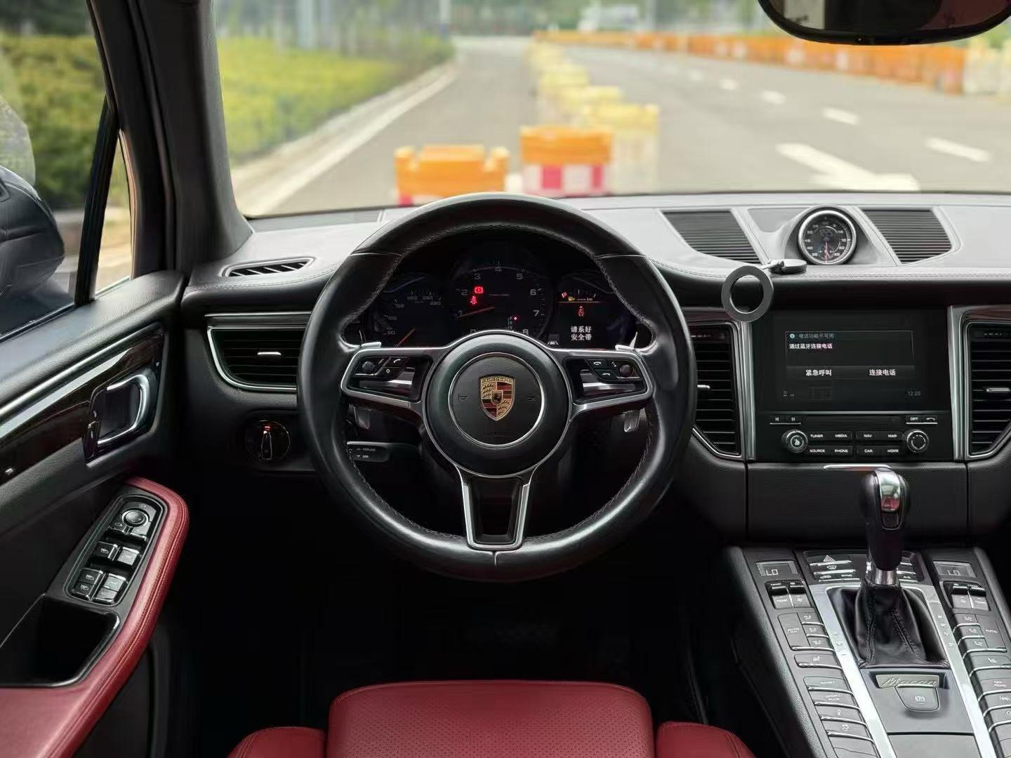 Porsche Macan 2016 thumb 5