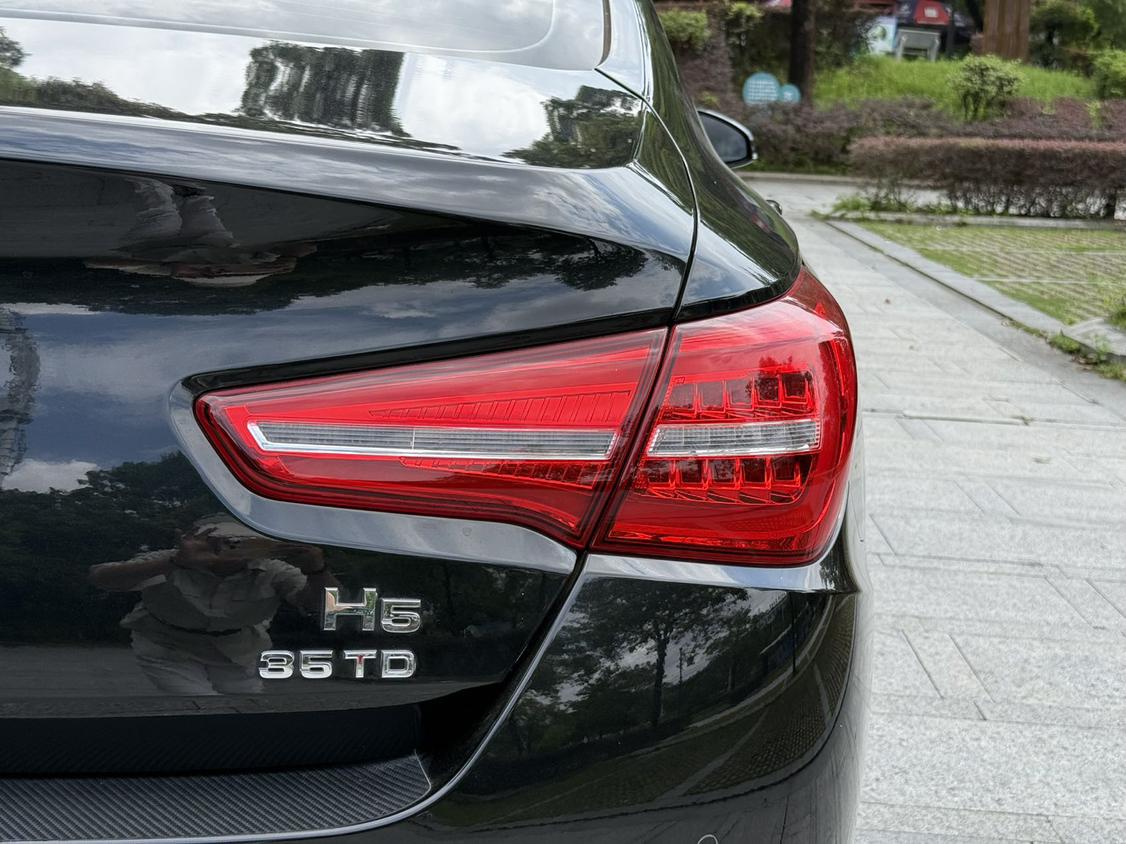 Hongqi H5 2022 thumb 6
